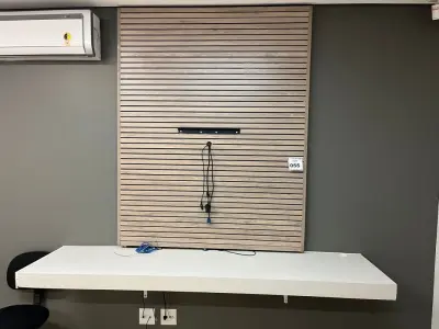 LOTE 055 - 01 PAINEL EM MADEIRA. (NO ESTADO) ATENÇÃO! FAZER A VISITAÇÃO ANTES DE ARREMATAR, NÃO SABEMOS SE FUNCIONA, LEILÃO NÃO TEM GARANTIA E NEM DEVOLUÇÃO, SUJEITO A POSSÍVEIS AVARIAS VISÍVEIS/OCULTAS E/OU AUSÊNCIA DE COMPONENTES.