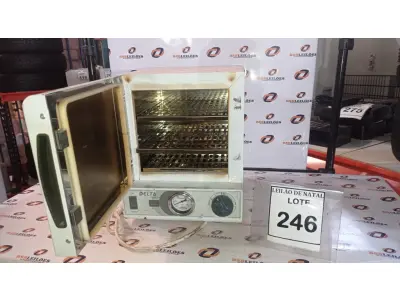 LOTE 246 - 01 ESTUFA PARA ESTERILIZAÇÃO E SECAGEM MARCA MASTER. (NO ESTADO) ATENÇÃO! FAZER A VISITAÇÃO ANTES DE ARREMATAR, NÃO SABEMOS SE FUNCIONA, LEILÃO NÃO TEM GARANTIA E NEM DEVOLUÇÃO, SUJEITO A POSSÍVEIS AVARIAS VISÍVEIS/OCULTAS E/OU AUSÊNCIA DE COMPONENTES.