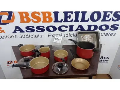 LOTE 004 - 01 JOGO DE PANELAS. (NO ESTADO) ATENÇÃO! FAZER A VISITAÇÃO ANTES DE ARREMATAR, NÃO SABEMOS SE FUNCIONA, LEILÃO NÃO TEM GARANTIA E NEM DEVOLUÇÃO, SUJEITO A POSSÍVEIS AVARIAS VISÍVEIS/OCULTAS E/OU AUSÊNCIA DE COMPONENTES.