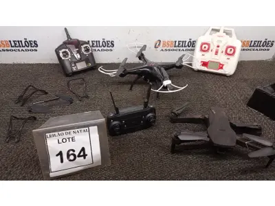 LOTE 164 - 02 DRONES. (NO ESTADO) ATENÇÃO! FAZER A VISITAÇÃO ANTES DE ARREMATAR, NÃO SABEMOS SE FUNCIONA, LEILÃO NÃO TEM GARANTIA E NEM DEVOLUÇÃO, SUJEITO A POSSÍVEIS AVARIAS VISÍVEIS/OCULTAS E/OU AUSÊNCIA DE COMPONENTES.