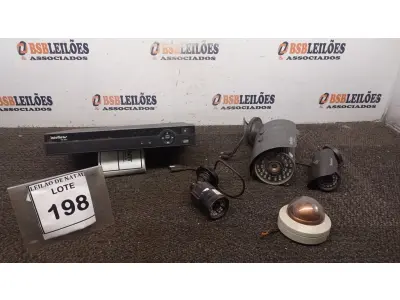 LOTE 198 - 01 DVR MARCA INTELBRAS MODELO VD 3016 E 04CAMERAS DE MONITORAMENTO. (NO ESTADO) ATENÇÃO! FAZER A VISITAÇÃO ANTES DE ARREMATAR, NÃO SABEMOS SE FUNCIONA, LEILÃO NÃO TEM GARANTIA E NEM DEVOLUÇÃO, SUJEITO A POSSÍVEIS AVARIAS VISÍVEIS/OCULTAS E/OU AUSÊNCIA DE COMPONENTES.