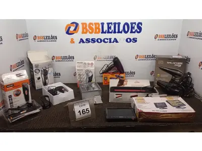 LOTE 165 - 01 PORTA RETRATO DIGITAL, 01 PRANCHA DE CABELO MARCA GAMA, 02 SECADORES DE CABELO, 01 MÁQUINA DE CORTAR CABELO E 02 BARBEADORES ELÉTRICOS. (NO ESTADO) ATENÇÃO! FAZER A VISITAÇÃO ANTES DE ARREMATAR, NÃO SABEMOS SE FUNCIONA, LEILÃO NÃO TEM GARANTIA E NEM DEVOLUÇÃO, SUJEITO A POSSÍVEIS AVARIAS VISÍVEIS/OCULTAS E/OU AUSÊNCIA DE COMPONENTES.