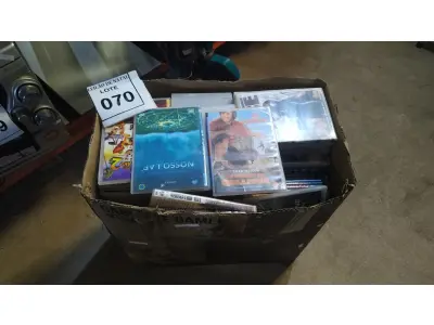 LOTE 070 - 01 LOTE COM GRANDE QUANTIDADE DE DVDS. (NO ESTADO) ATENÇÃO! FAZER A VISITAÇÃO ANTES DE ARREMATAR, NÃO SABEMOS SE FUNCIONA, LEILÃO NÃO TEM GARANTIA E NEM DEVOLUÇÃO, SUJEITO A POSSÍVEIS AVARIAS VISÍVEIS/OCULTAS E/OU AUSÊNCIA DE COMPONENTES.