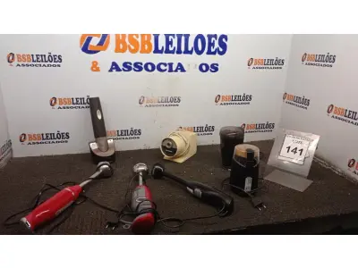 LOTE 141 - 02 MOEDORES DE CAFÉ ELÉTRICO, 03 MIXERS, 01APONTADOR DE LÁPIS ELÉTRICO E 01 ABRIDOR DE VINHO. (NO ESTADO) ATENÇÃO! FAZER A VISITAÇÃO ANTES DE ARREMATAR, NÃO SABEMOS SE FUNCIONA, LEILÃO NÃO TEM GARANTIA E NEM DEVOLUÇÃO, SUJEITO A POSSÍVEIS AVARIAS VISÍVEIS/OCULTAS E/OU AUSÊNCIA DE COMPONENTES.