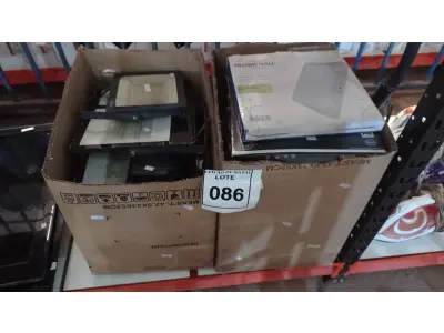 LOTE 086 - 01 LOTE COM GRANDE QUANTIDADE DE LUMINÁRIAS DE MARCAS E MODELOS DIVERSOS. (NO ESTADO) ATENÇÃO! FAZER A VISITAÇÃO ANTES DE ARREMATAR, NÃO SABEMOS SE FUNCIONA, LEILÃO NÃO TEM GARANTIA E NEM DEVOLUÇÃO, SUJEITO A POSSÍVEIS AVARIAS VISÍVEIS/OCULTAS E/OU AUSÊNCIA DE COMPONENTES.