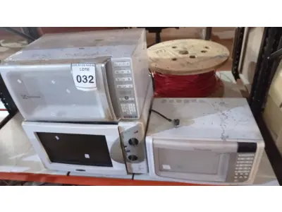 LOTE 032 - 01 FORNO ELÉTRICO MARCA FISCHER E 02 MICRO-ONDAS MARCA ELECTROLUX. (NO ESTADO) ATENÇÃO! FAZER A VISITAÇÃO ANTES DE ARREMATAR, NÃO SABEMOS SE FUNCIONA, LEILÃO NÃO TEM GARANTIA E NEM DEVOLUÇÃO, SUJEITO A POSSÍVEIS AVARIAS VISÍVEIS/OCULTAS E/OU AUSÊNCIA DE COMPONENTES.