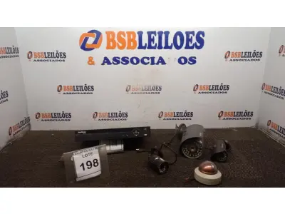 LOTE 198 - 01 DVR MARCA INTELBRAS MODELO VD 3016 E 04CAMERAS DE MONITORAMENTO. (NO ESTADO) ATENÇÃO! FAZER A VISITAÇÃO ANTES DE ARREMATAR, NÃO SABEMOS SE FUNCIONA, LEILÃO NÃO TEM GARANTIA E NEM DEVOLUÇÃO, SUJEITO A POSSÍVEIS AVARIAS VISÍVEIS/OCULTAS E/OU AUSÊNCIA DE COMPONENTES.
