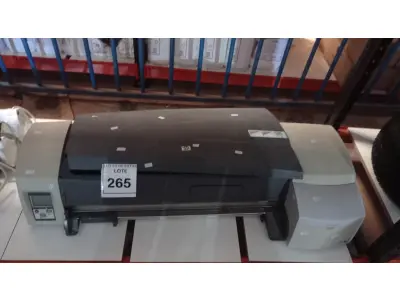 LOTE 265 - 01 PLOTTER DE MESA MODELO DESIGNJET 111 MARCA HP. (NO ESTADO) ATENÇÃO! FAZER A VISITAÇÃO ANTES DE ARREMATAR, NÃO SABEMOS SE FUNCIONA, LEILÃO NÃO TEM GARANTIA E NEM DEVOLUÇÃO, SUJEITO A POSSÍVEIS AVARIAS VISÍVEIS/OCULTAS E/OU AUSÊNCIA DE COMPONENTES.