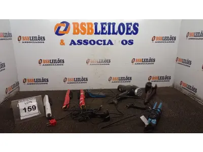 LOTE 159 - 03 ESCOVAS DE CABELO, 02 PRANCHAS DE CABELO, 01 BARBEADOR ELÉTRICO E 01 SECADOR DE CABELO MARCAS E MODELOS DIVERSOS. (NO ESTADO) ATENÇÃO! FAZER A VISITAÇÃO ANTES DE ARREMATAR, NÃO SABEMOS SE FUNCIONA, LEILÃO NÃO TEM GARANTIA E NEM DEVOLUÇÃO, SUJEITO A POSSÍVEIS AVARIAS VISÍVEIS/OCULTAS E/OU AUSÊNCIA DE COMPONENTES.