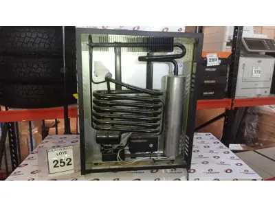 LOTE 252 - 01 FRIGOBAR. (NO ESTADO) ATENÇÃO! FAZER A VISITAÇÃO ANTES DE ARREMATAR, NÃO SABEMOS SE FUNCIONA, LEILÃO NÃO TEM GARANTIA E NEM DEVOLUÇÃO, SUJEITO A POSSÍVEIS AVARIAS VISÍVEIS/OCULTAS E/OU AUSÊNCIA DE COMPONENTES.