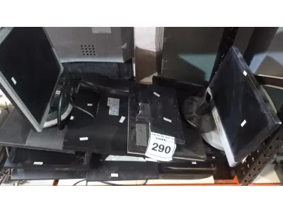 LOTE 290 - 01 LOTE COM VÁRIOS MONITORES DE MARCAS E MODELOS DIVERSOS. (NO ESTADO) ATENÇÃO! FAZER A VISITAÇÃO ANTES DE ARREMATAR, NÃO SABEMOS SE FUNCIONA, LEILÃO NÃO TEM GARANTIA E NEM DEVOLUÇÃO, SUJEITO A POSSÍVEIS AVARIAS VISÍVEIS/OCULTAS E/OU AUSÊNCIA DE COMPONENTES.