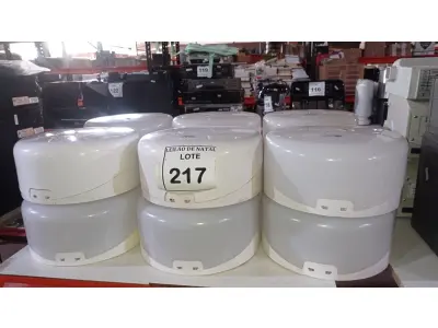 LOTE 217 - 12 DISPENSES DE PAPEL. (NO ESTADO) ATENÇÃO! FAZER A VISITAÇÃO ANTES DE ARREMATAR, NÃO SABEMOS SE FUNCIONA, LEILÃO NÃO TEM GARANTIA E NEM DEVOLUÇÃO, SUJEITO A POSSÍVEIS AVARIAS VISÍVEIS/OCULTAS E/OU AUSÊNCIA DE COMPONENTES.