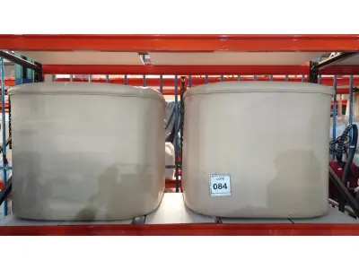 LOTE 084 - 02 POLTRONAS EM COURO SINTÉTICO. (NO ESTADO) ATENÇÃO! FAZER A VISITAÇÃO ANTES DE ARREMATAR, NÃO SABEMOS SE FUNCIONA, LEILÃO NÃO TEM GARANTIA E NEM DEVOLUÇÃO, SUJEITO A POSSÍVEIS AVARIAS VISÍVEIS/OCULTAS E/OU AUSÊNCIA DE COMPONENTES.