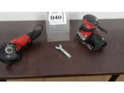 LOTE 040 - 01 ESMERILHADEIRA E 01 LIXADEIRA MARCA MONDIAL. (NO ESTADO) ATENÇÃO! FAZER A VISITAÇÃO ANTES DE ARREMATAR, NÃO SABEMOS SE FUNCIONA, LEILÃO NÃO TEM GARANTIA E NEM DEVOLUÇÃO, SUJEITO A POSSÍVEIS AVARIAS VISÍVEIS/OCULTAS E/OU AUSÊNCIA DE COMPONENTES. 