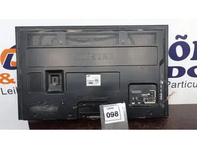LOTE 098 - 01 TV SAMSUNG 42” PLASMA.  (NO ESTADO) ATENÇÃO! FAZER A VISITAÇÃO ANTES DE ARREMATAR, NÃO SABEMOS SE FUNCIONA, LEILÃO NÃO TEM GARANTIA E NEM DEVOLUÇÃO, SUJEITO A POSSÍVEIS AVARIAS VISÍVEIS/OCULTAS E/OU AUSÊNCIA DE COMPONENTES.