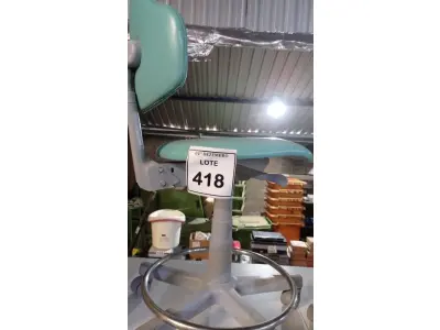 LOTE 418 - 01 CADEIRA MOCHO GIRATÓRIA. (NO ESTADO) ATENÇÃO! FAZER A VISITAÇÃO ANTES DE ARREMATAR, NÃO SABEMOS SE FUNCIONA, LEILÃO NÃO TEM GARANTIA E NEM DEVOLUÇÃO, SUJEITO A POSSÍVEIS AVARIAS VISÍVEIS/OCULTAS E/OU AUSÊNCIA DE COMPONENTES.