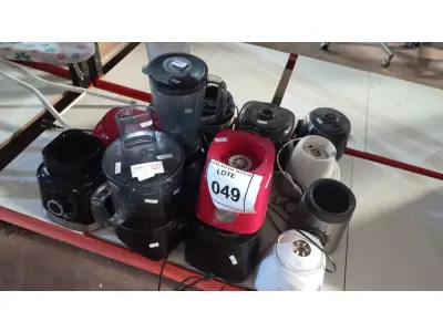 LOTE 049 - 01 LOTE COM VÁRIOS MOTORES DE LIQUIDIFICADORES SENDO 03 COM COPO, MARCAS E MODELOS DIVERSOS. (NO ESTADO) ATENÇÃO! FAZER A VISITAÇÃO ANTES DE ARREMATAR, NÃO SABEMOS SE FUNCIONA, LEILÃO NÃO TEM GARANTIA E NEM DEVOLUÇÃO, SUJEITO A POSSÍVEIS AVARIAS VISÍVEIS/OCULTAS E/OU AUSÊNCIA DE COMPONENTES.