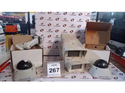 LOTE 267 - 04 CÂMERAS DE MONITORAMENTO. (NO ESTADO) ATENÇÃO! FAZER A VISITAÇÃO ANTES DE ARREMATAR, NÃO SABEMOS SE FUNCIONA, LEILÃO NÃO TEM GARANTIA E NEM DEVOLUÇÃO, SUJEITO A POSSÍVEIS AVARIAS VISÍVEIS/OCULTAS E/OU AUSÊNCIA DE COMPONENTES.