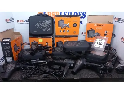 LOTE 139 - 05 SECADORES DE CABELO MALLORY SENDO 03 220V E 02 127V E 01 ESCOVA DE CABELO MARCA MALLORY 220V.  (NO ESTADO) ATENÇÃO! FAZER A VISITAÇÃO ANTES DE ARREMATAR, NÃO SABEMOS SE FUNCIONA, LEILÃO NÃO TEM GARANTIA E NEM DEVOLUÇÃO, SUJEITO A POSSÍVEIS AVARIAS VISÍVEIS/OCULTAS E/OU AUSÊNCIA DE COMPONENTES.