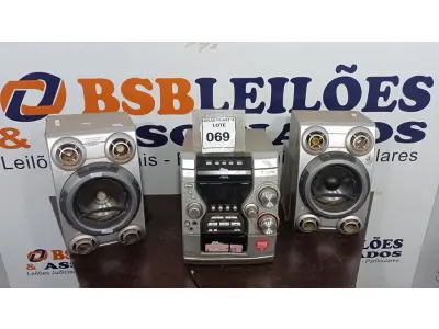 LOTE 069 - 01 APARELHO DE SOM COM 02 CAIXAS MARCA AIWA. (NO ESTADO) ATENÇÃO! FAZER A VISITAÇÃO ANTES DE ARREMATAR, NÃO SABEMOS SE FUNCIONA, LEILÃO NÃO TEM GARANTIA E NEM DEVOLUÇÃO, SUJEITO A POSSÍVEIS AVARIAS VISÍVEIS/OCULTAS E/OU AUSÊNCIA DE COMPONENTES.