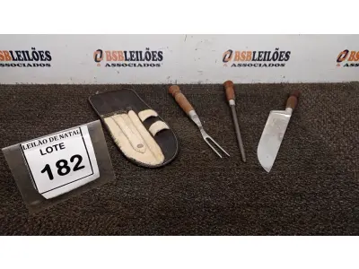 LOTE 182 - 01 KIT PARA CHURRASCO. (NO ESTADO) ATENÇÃO! FAZER A VISITAÇÃO ANTES DE ARREMATAR, NÃO SABEMOS SE FUNCIONA, LEILÃO NÃO TEM GARANTIA E NEM DEVOLUÇÃO, SUJEITO A POSSÍVEIS AVARIAS VISÍVEIS/OCULTAS E/OU AUSÊNCIA DE COMPONENTES.