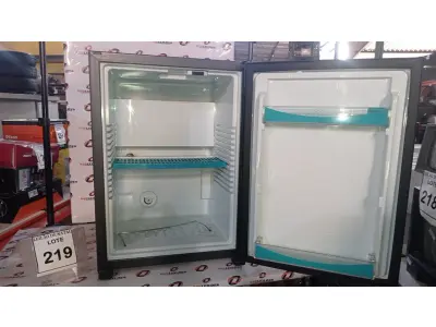 LOTE 219 - 01 FRIGOBAR MARCA ELECTROLUX. (NO ESTADO) ATENÇÃO! FAZER A VISITAÇÃO ANTES DE ARREMATAR, NÃO SABEMOS SE FUNCIONA, LEILÃO NÃO TEM GARANTIA E NEM DEVOLUÇÃO, SUJEITO A POSSÍVEIS AVARIAS VISÍVEIS/OCULTAS E/OU AUSÊNCIA DE COMPONENTES.