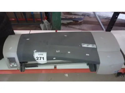 LOTE 271 - 01 PLOTTER DE MESA MODELO DESIGNJET 111 MARCA HP. (NO ESTADO) ATENÇÃO! FAZER A VISITAÇÃO ANTES DE ARREMATAR, NÃO SABEMOS SE FUNCIONA, LEILÃO NÃO TEM GARANTIA E NEM DEVOLUÇÃO, SUJEITO A POSSÍVEIS AVARIAS VISÍVEIS/OCULTAS E/OU AUSÊNCIA DE COMPONENTES.