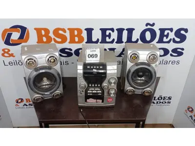 LOTE 069 - 01 APARELHO DE SOM COM 02 CAIXAS MARCA AIWA. (NO ESTADO) ATENÇÃO! FAZER A VISITAÇÃO ANTES DE ARREMATAR, NÃO SABEMOS SE FUNCIONA, LEILÃO NÃO TEM GARANTIA E NEM DEVOLUÇÃO, SUJEITO A POSSÍVEIS AVARIAS VISÍVEIS/OCULTAS E/OU AUSÊNCIA DE COMPONENTES.