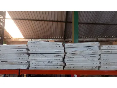 LOTE 258 - 01 LOTE COM GRANDE QUANTIDADE DE LUMINÁRIAS DE EMBUTIR. (NO ESTADO) ATENÇÃO! FAZER A VISITAÇÃO ANTES DE ARREMATAR, NÃO SABEMOS SE FUNCIONA, LEILÃO NÃO TEM GARANTIA E NEM DEVOLUÇÃO, SUJEITO A POSSÍVEIS AVARIAS VISÍVEIS/OCULTAS E/OU AUSÊNCIA DE COMPONENTES.