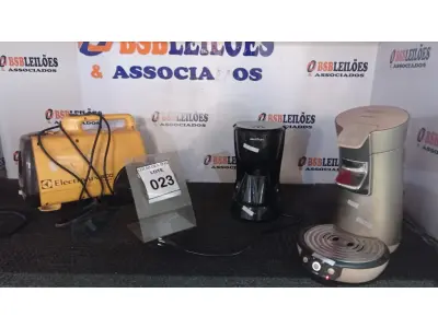 LOTE 023 - 02 CAFETEIRAS E 01 ASPIRADOR (INCOMPLETO). (NO ESTADO) ATENÇÃO! FAZER A VISITAÇÃO ANTES DE ARREMATAR, NÃO SABEMOS SE FUNCIONA, LEILÃO NÃO TEM GARANTIA E NEM DEVOLUÇÃO, SUJEITO A POSSÍVEIS AVARIAS VISÍVEIS/OCULTAS E/OU AUSÊNCIA DE COMPONENTES.