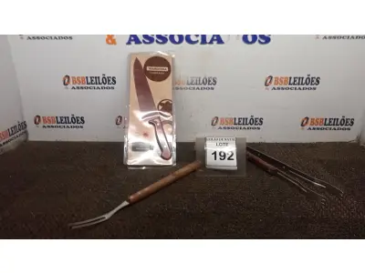 LOTE 192 - 01 KIT PARA CHURRASCO. (NO ESTADO) ATENÇÃO! FAZER A VISITAÇÃO ANTES DE ARREMATAR, NÃO SABEMOS SE FUNCIONA, LEILÃO NÃO TEM GARANTIA E NEM DEVOLUÇÃO, SUJEITO A POSSÍVEIS AVARIAS VISÍVEIS/OCULTAS E/OU AUSÊNCIA DE COMPONENTES.