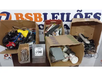 LOTE 036 - 01 LOTE COM FORMICIDA, MAÇANETAS, CONTROLES REMOTOS DIVERSOS, CÂMERAS DE VIGILÂNCIA, CABOS E FONTES DIVERSAS E PERIFÉRICOS. (NO ESTADO) ATENÇÃO! FAZER A VISITAÇÃO ANTES DE ARREMATAR, NÃO SABEMOS SE FUNCIONA, LEILÃO NÃO TEM GARANTIA E NEM DEVOLUÇÃO, SUJEITO A POSSÍVEIS AVARIAS VISÍVEIS/OCULTAS E/OU AUSÊNCIA DE COMPONENTES.