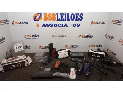 LOTE 143 - 03 MÁQUINAS DE CORTAR CABELO, 01 PRANCHA DE CABELO, 02 ÓCULOS VR BOX, 01 CAIXA DE SOM COM FORMATO DE MICROFONE, 01 LANTERNA, 01 FONE DE OUVIDO A PROVA D’AGUA MARCA ÁTRIO E 02 MINIS TECLADOS COM TOUCHPAD. (NO ESTADO) ATENÇÃO! FAZER A VISITAÇÃO ANTES DE ARREMATAR, NÃO SABEMOS SE FUNCIONA, LEILÃO NÃO TEM GARANTIA E NEM DEVOLUÇÃO, SUJEITO A POSSÍVEIS AVARIAS VISÍVEIS/OCULTAS E/OU AUSÊNCIA DE COMPONENTES.