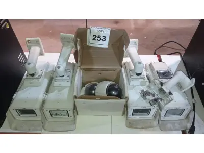 LOTE 253 - 07 CÂMERAS DE MONITORAMENTO MARCAS AXIS E AVIGILON. (NO ESTADO) ATENÇÃO! FAZER A VISITAÇÃO ANTES DE ARREMATAR, NÃO SABEMOS SE FUNCIONA, LEILÃO NÃO TEM GARANTIA E NEM DEVOLUÇÃO, SUJEITO A POSSÍVEIS AVARIAS VISÍVEIS/OCULTAS E/OU AUSÊNCIA DE COMPONENTES.