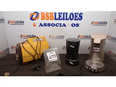 LOTE 023 - 02 CAFETEIRAS E 01 ASPIRADOR (INCOMPLETO). (NO ESTADO) ATENÇÃO! FAZER A VISITAÇÃO ANTES DE ARREMATAR, NÃO SABEMOS SE FUNCIONA, LEILÃO NÃO TEM GARANTIA E NEM DEVOLUÇÃO, SUJEITO A POSSÍVEIS AVARIAS VISÍVEIS/OCULTAS E/OU AUSÊNCIA DE COMPONENTES.