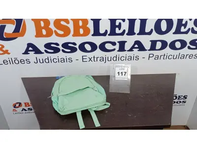 LOTE 117 - 01 MOCHILA MARCA GOCASE NA COR VERDE CLARO. (NO ESTADO) ATENÇÃO! FAZER A VISITAÇÃO ANTES DE ARREMATAR, NÃO SABEMOS SE FUNCIONA, LEILÃO NÃO TEM GARANTIA E NEM DEVOLUÇÃO, SUJEITO A POSSÍVEIS AVARIAS VISÍVEIS/OCULTAS E/OU AUSÊNCIA DE COMPONENTES.