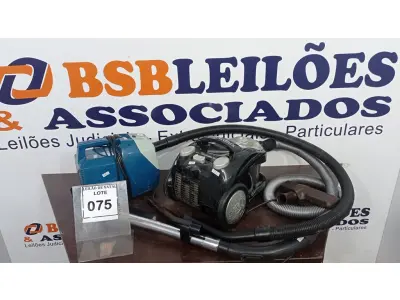 LOTE 075 - 02 ASPIRADORES DE PÓ MARCAS ELECTROLUX E ARNO. (NO ESTADO) ATENÇÃO! FAZER A VISITAÇÃO ANTES DE ARREMATAR, NÃO SABEMOS SE FUNCIONA, LEILÃO NÃO TEM GARANTIA E NEM DEVOLUÇÃO, SUJEITO A POSSÍVEIS AVARIAS VISÍVEIS/OCULTAS E/OU AUSÊNCIA DE COMPONENTES.