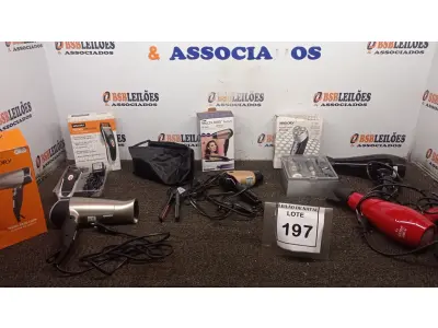LOTE 197 - 01 BARBEADOR ELÉTRICO MARCA MALLORY, 01 MÁQUINA DE CORTAR CABELO MARCA MALLORY E 04 SECADORES DE CABELO DE MARCAS E MODELOS DIVERSOS. (NO ESTADO) ATENÇÃO! FAZER A VISITAÇÃO ANTES DE ARREMATAR, NÃO SABEMOS SE FUNCIONA, LEILÃO NÃO TEM GARANTIA E NEM DEVOLUÇÃO, SUJEITO A POSSÍVEIS AVARIAS VISÍVEIS/OCULTAS E/OU AUSÊNCIA DE COMPONENTES.
