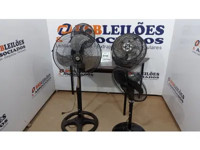 LOTE 010 - 04 VENTILADORES DE MARCAS E MODELOS DIVERSOS. (NO ESTADO) ATENÇÃO! FAZER A VISITAÇÃO ANTES DE ARREMATAR, NÃO SABEMOS SE FUNCIONA, LEILÃO NÃO TEM GARANTIA E NEM DEVOLUÇÃO, SUJEITO A POSSÍVEIS AVARIAS VISÍVEIS/OCULTAS E/OU AUSÊNCIA DE COMPONENTES.