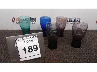 LOTE 189 - 05 COPOS DECORATIVOS COM TEMA DA COPA DO MUNDO MARCA COCA COLA. (NO ESTADO) ATENÇÃO! FAZER A VISITAÇÃO ANTES DE ARREMATAR, NÃO SABEMOS SE FUNCIONA, LEILÃO NÃO TEM GARANTIA E NEM DEVOLUÇÃO, SUJEITO A POSSÍVEIS AVARIAS VISÍVEIS/OCULTAS E/OU AUSÊNCIA DE COMPONENTES.