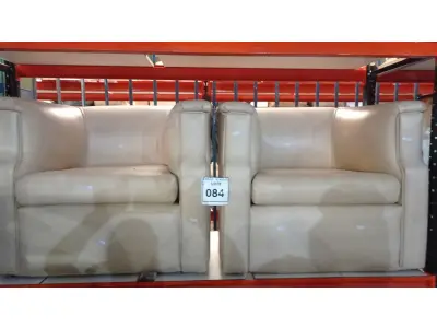 LOTE 084 - 02 POLTRONAS EM COURO SINTÉTICO. (NO ESTADO) ATENÇÃO! FAZER A VISITAÇÃO ANTES DE ARREMATAR, NÃO SABEMOS SE FUNCIONA, LEILÃO NÃO TEM GARANTIA E NEM DEVOLUÇÃO, SUJEITO A POSSÍVEIS AVARIAS VISÍVEIS/OCULTAS E/OU AUSÊNCIA DE COMPONENTES.