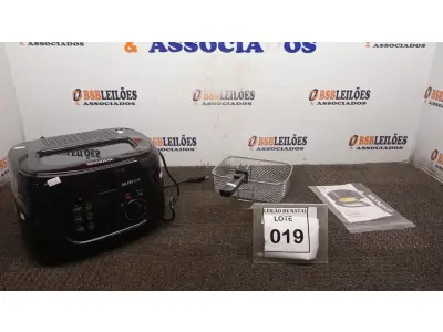 LOTE 019 - 01 FRITADEIRA ELÉTRICA 2,5L MARCA MONDIAL. (NO ESTADO) ATENÇÃO! FAZER A VISITAÇÃO ANTES DE ARREMATAR, NÃO SABEMOS SE FUNCIONA, LEILÃO NÃO TEM GARANTIA E NEM DEVOLUÇÃO, SUJEITO A POSSÍVEIS AVARIAS VISÍVEIS/OCULTAS E/OU AUSÊNCIA DE COMPONENTES.