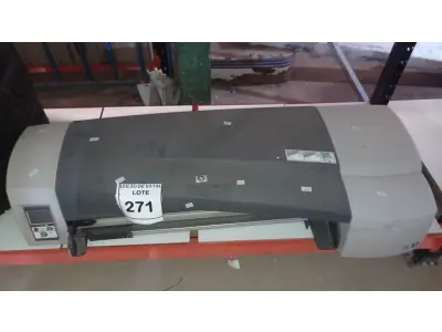 LOTE 271 - 01 PLOTTER DE MESA MODELO DESIGNJET 111 MARCA HP. (NO ESTADO) ATENÇÃO! FAZER A VISITAÇÃO ANTES DE ARREMATAR, NÃO SABEMOS SE FUNCIONA, LEILÃO NÃO TEM GARANTIA E NEM DEVOLUÇÃO, SUJEITO A POSSÍVEIS AVARIAS VISÍVEIS/OCULTAS E/OU AUSÊNCIA DE COMPONENTES.