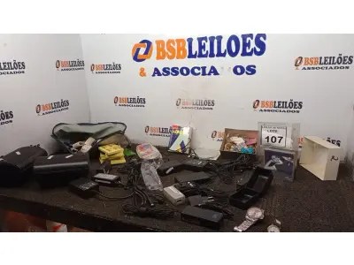 LOTE 107 - 01 LOTE COM FONTES PARA NOTEBOOKS, 01 RELÓGIO DE PULSO SECULUS, 01 RELÓGIO ORION SOL E LUA , 02 CAIXAS ACÚSTICAS INNDOR, BRINCOS E MATERIAIS PARA ESCRITÓRIO.  (NO ESTADO) ATENÇÃO! FAZER A VISITAÇÃO ANTES DE ARREMATAR, NÃO SABEMOS SE FUNCIONA, LEILÃO NÃO TEM GARANTIA E NEM DEVOLUÇÃO, SUJEITO A POSSÍVEIS AVARIAS VISÍVEIS/OCULTAS E/OU AUSÊNCIA DE COMPONENTES.