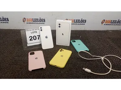 LOTE 207 - 01 IPHONE 11 64GB BRANCO SERIE: 351082463788482, CARREGADOR E 03 CAPINHAS. (NO ESTADO) ATENÇÃO! FAZER A VISITAÇÃO ANTES DE ARREMATAR, NÃO SABEMOS SE FUNCIONA, LEILÃO NÃO TEM GARANTIA E NEM DEVOLUÇÃO, SUJEITO A POSSÍVEIS AVARIAS VISÍVEIS/OCULTAS E/OU AUSÊNCIA DE COMPONENTES.