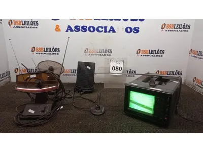 LOTE 080 - 01 TV AM/FM RADIO 5’’ COLORIDA MARCA SPECTRUM E 03 ANTENAS. (NO ESTADO) ATENÇÃO! FAZER A VISITAÇÃO ANTES DE ARREMATAR, NÃO SABEMOS SE FUNCIONA, LEILÃO NÃO TEM GARANTIA E NEM DEVOLUÇÃO, SUJEITO A POSSÍVEIS AVARIAS VISÍVEIS/OCULTAS E/OU AUSÊNCIA DE COMPONENTES.