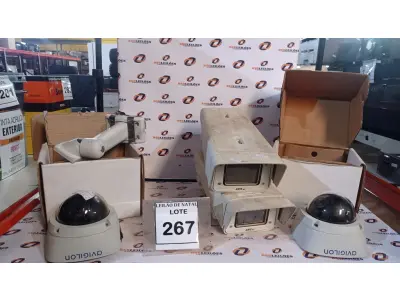 LOTE 267 - 04 CÂMERAS DE MONITORAMENTO. (NO ESTADO) ATENÇÃO! FAZER A VISITAÇÃO ANTES DE ARREMATAR, NÃO SABEMOS SE FUNCIONA, LEILÃO NÃO TEM GARANTIA E NEM DEVOLUÇÃO, SUJEITO A POSSÍVEIS AVARIAS VISÍVEIS/OCULTAS E/OU AUSÊNCIA DE COMPONENTES.