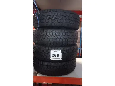 LOTE 266 - 04 PNEUS REMOLD MEDIDA 175/70 R14. (NO ESTADO) ATENÇÃO! FAZER A VISITAÇÃO ANTES DE ARREMATAR, NÃO SABEMOS SE FUNCIONA, LEILÃO NÃO TEM GARANTIA E NEM DEVOLUÇÃO, SUJEITO A POSSÍVEIS AVARIAS VISÍVEIS/OCULTAS E/OU AUSÊNCIA DE COMPONENTES.