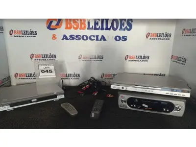 LOTE 045 - 01 APARELHO DE VÍDEO CASSETE E 02 APARELHOS DE DVD DE MARCAS E MODELOS DIVERSOS. (NO ESTADO) ATENÇÃO! FAZER A VISITAÇÃO ANTES DE ARREMATAR, NÃO SABEMOS SE FUNCIONA, LEILÃO NÃO TEM GARANTIA E NEM DEVOLUÇÃO, SUJEITO A POSSÍVEIS AVARIAS VISÍVEIS/OCULTAS E/OU AUSÊNCIA DE COMPONENTES.