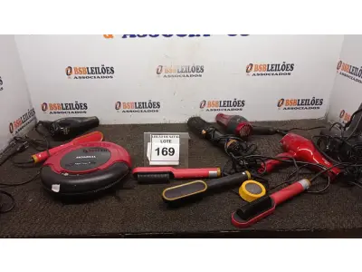 LOTE 169 - 01 ASPIRADOR ROBÔ, 01 ESCOVA ELÉTRICA, 04 SECADORES DE CABELO E 04 PRANCHAS DE CABELO DE MARCAS MODELOS DIVERSOS. (NO ESTADO) ATENÇÃO! FAZER A VISITAÇÃO ANTES DE ARREMATAR, NÃO SABEMOS SE FUNCIONA, LEILÃO NÃO TEM GARANTIA E NEM DEVOLUÇÃO, SUJEITO A POSSÍVEIS AVARIAS VISÍVEIS/OCULTAS E/OU AUSÊNCIA DE COMPONENTES.